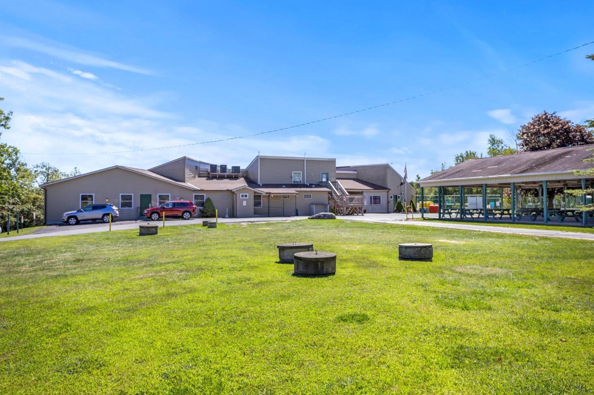 Twin 6 Bds Hot Tub Game Area And Chalet Albrightsville