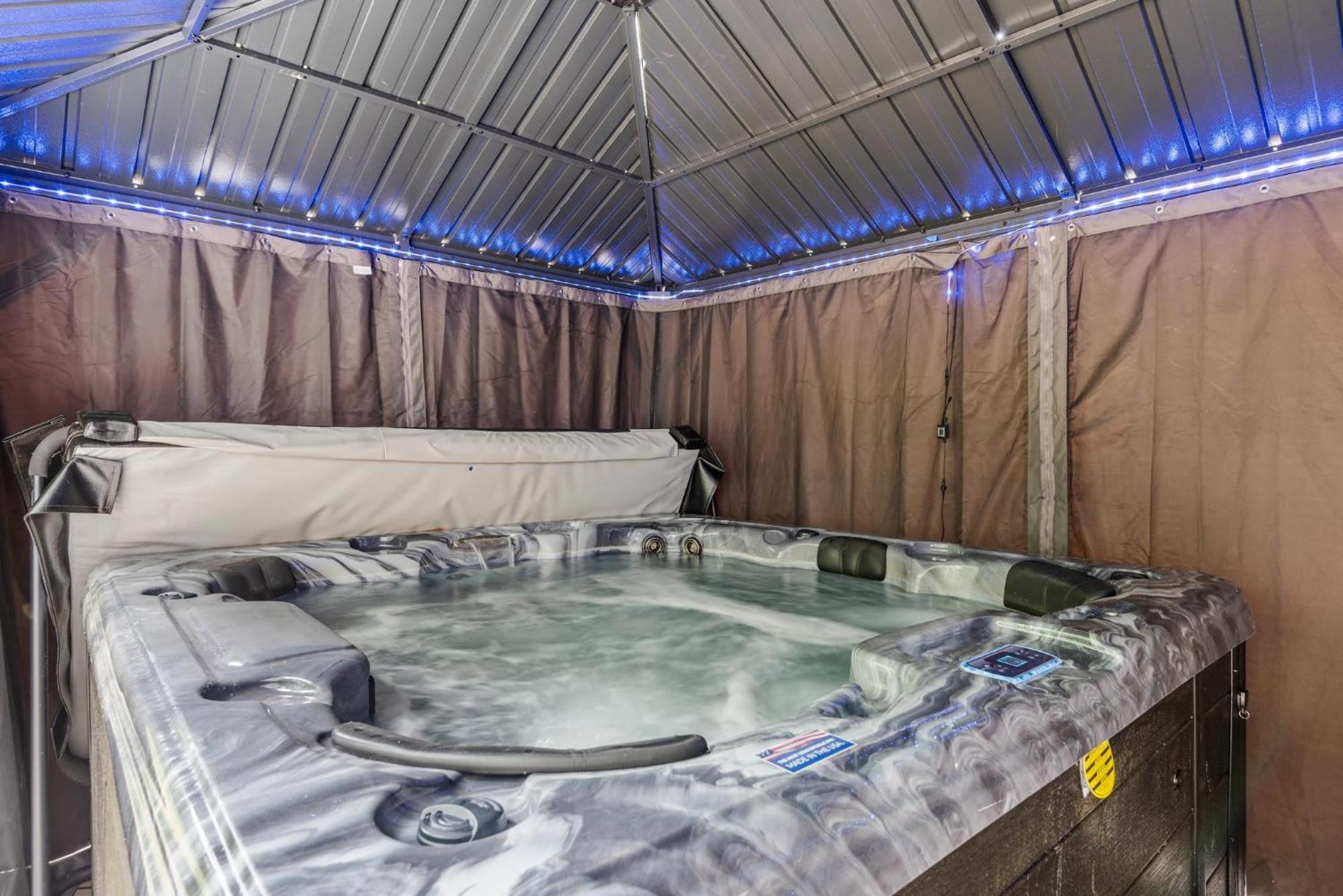 Twin 6 Bds Hot Tub Game Area And Albrightsville